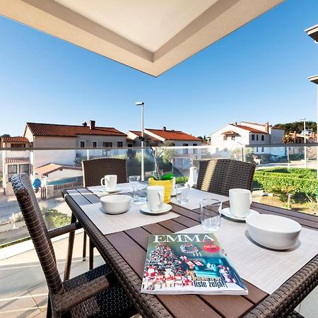 Sunny Day - Apartment With Parking روفينج المظهر الخارجي الصورة