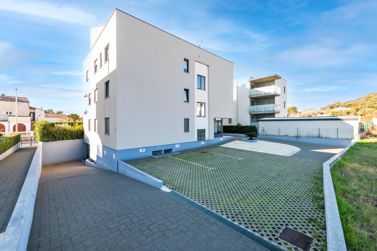 Sunny Day - Apartment With Parking روفينج المظهر الخارجي الصورة
