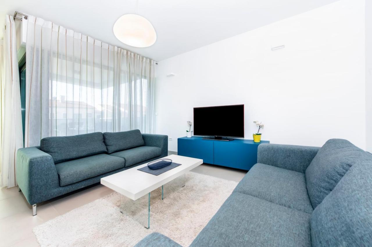 Sunny Day - Apartment With Parking روفينج المظهر الخارجي الصورة