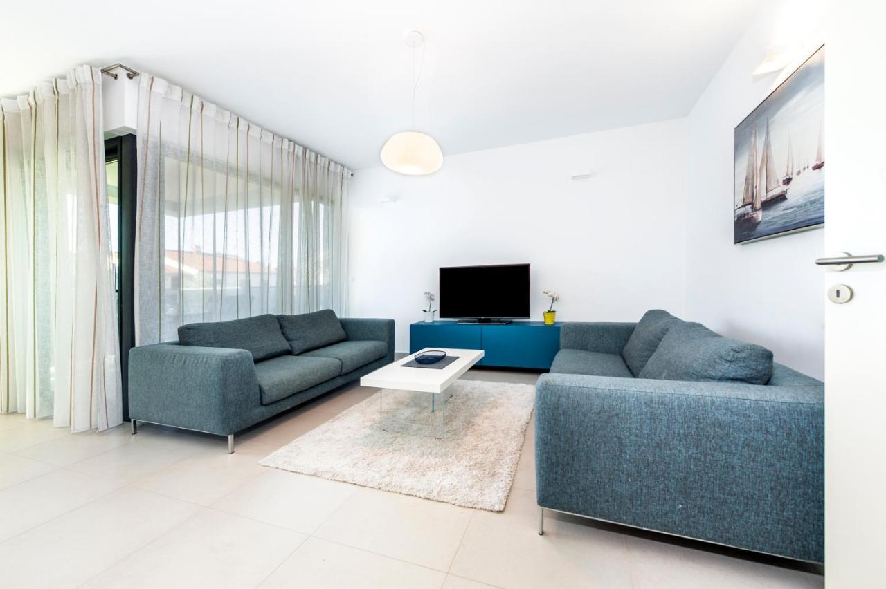 Sunny Day - Apartment With Parking روفينج المظهر الخارجي الصورة