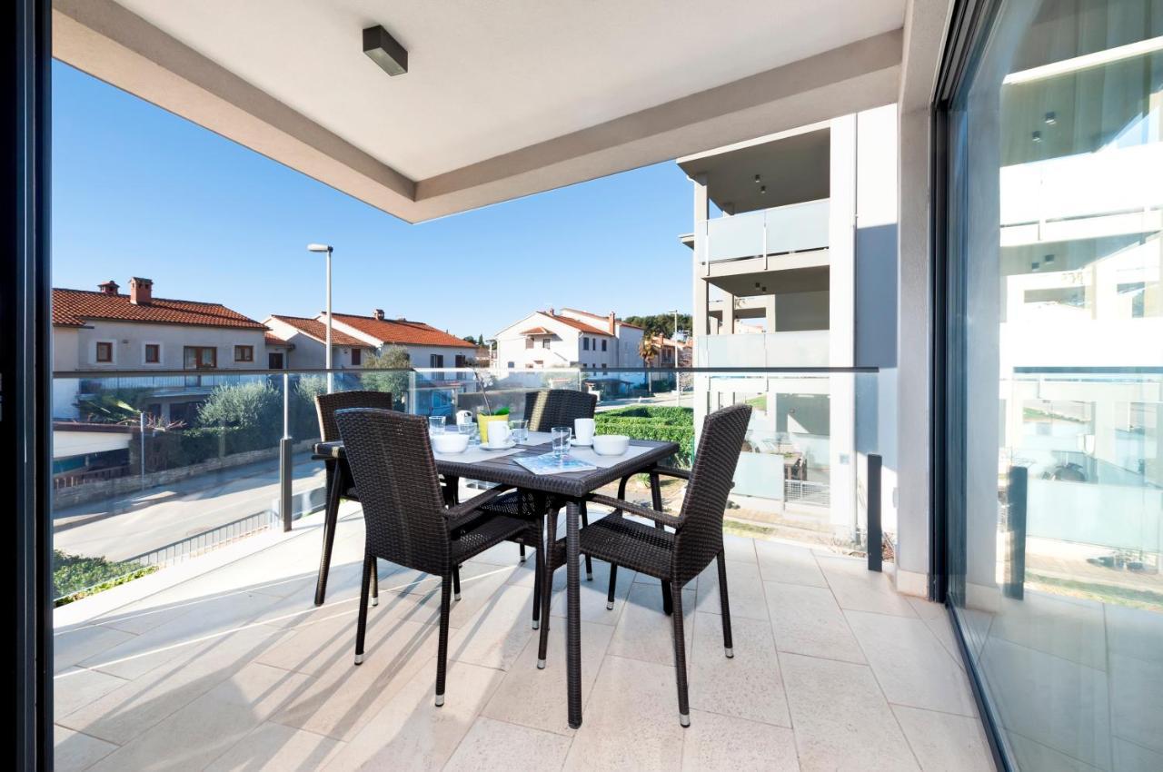 Sunny Day - Apartment With Parking روفينج المظهر الخارجي الصورة