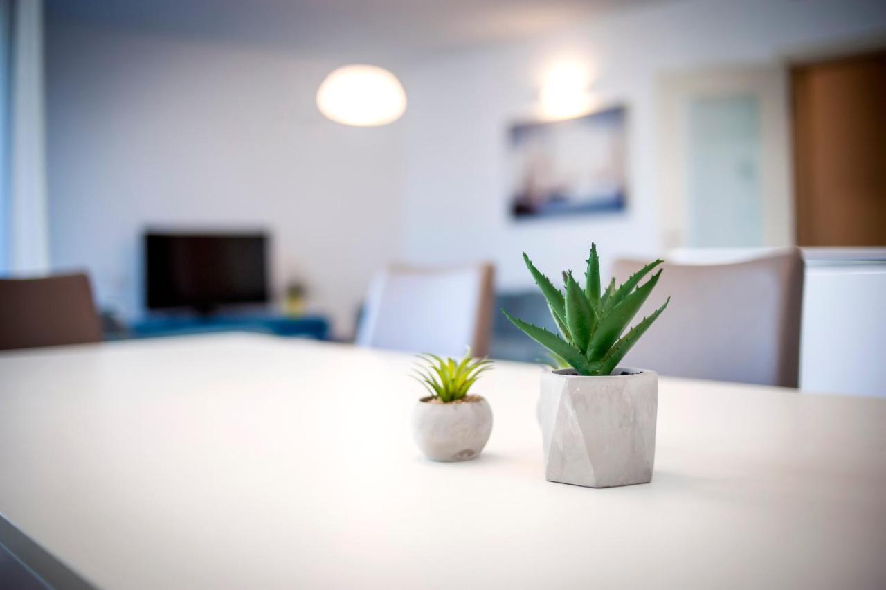 Sunny Day - Apartment With Parking روفينج المظهر الخارجي الصورة