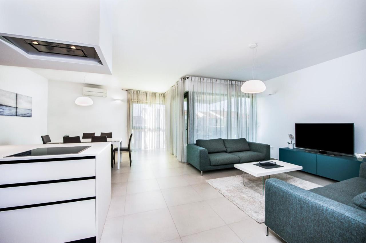 Sunny Day - Apartment With Parking روفينج المظهر الخارجي الصورة