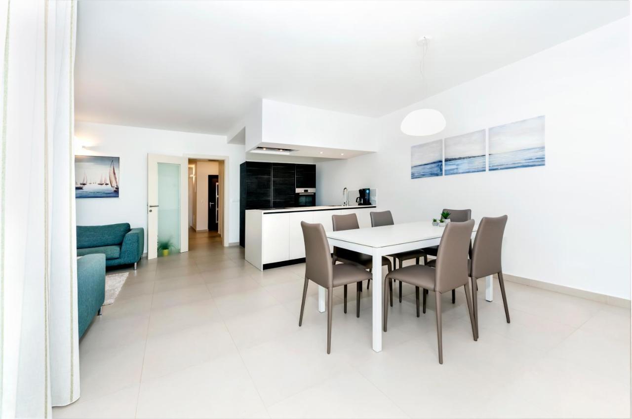 Sunny Day - Apartment With Parking روفينج المظهر الخارجي الصورة