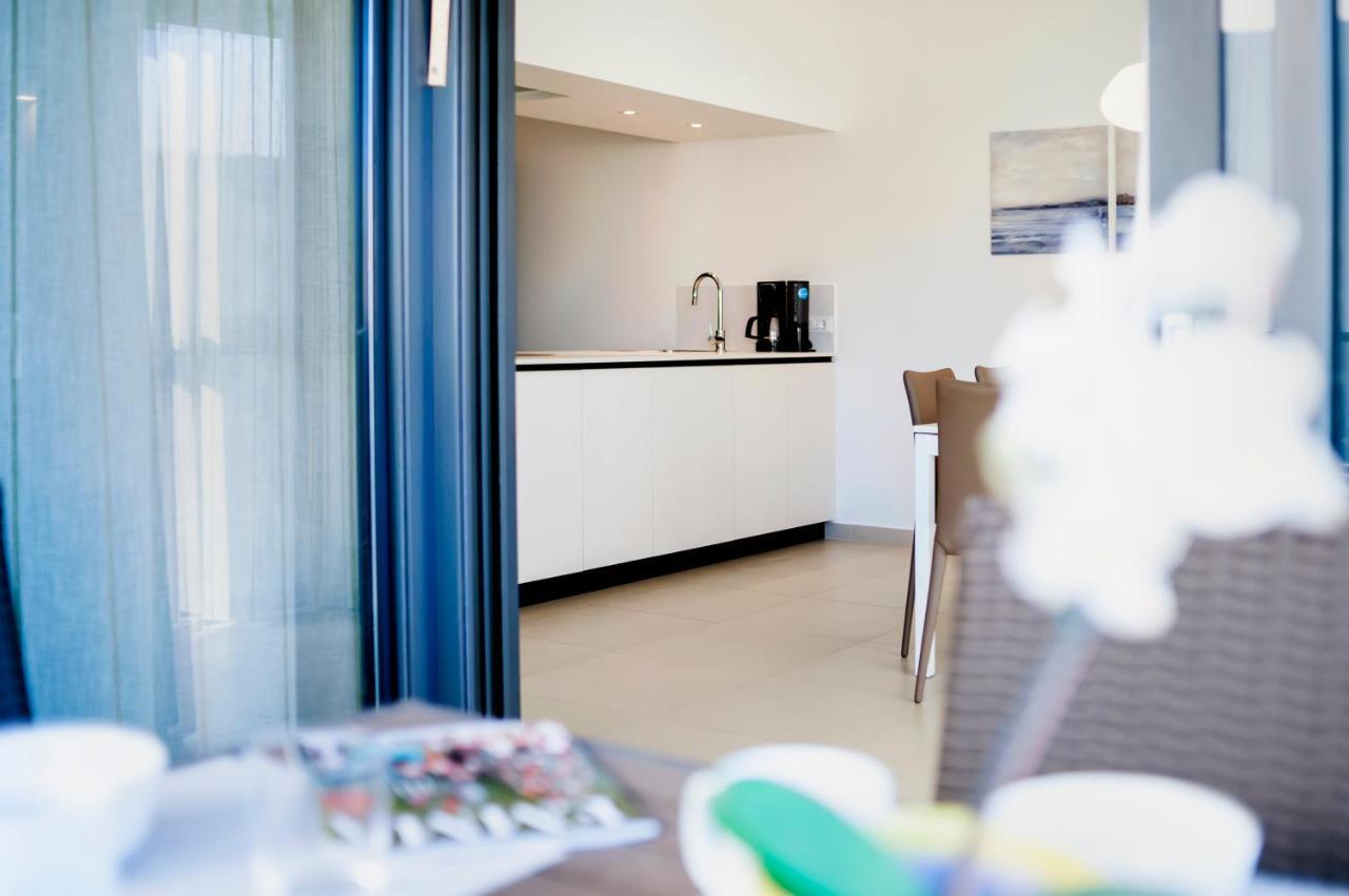 Sunny Day - Apartment With Parking روفينج المظهر الخارجي الصورة